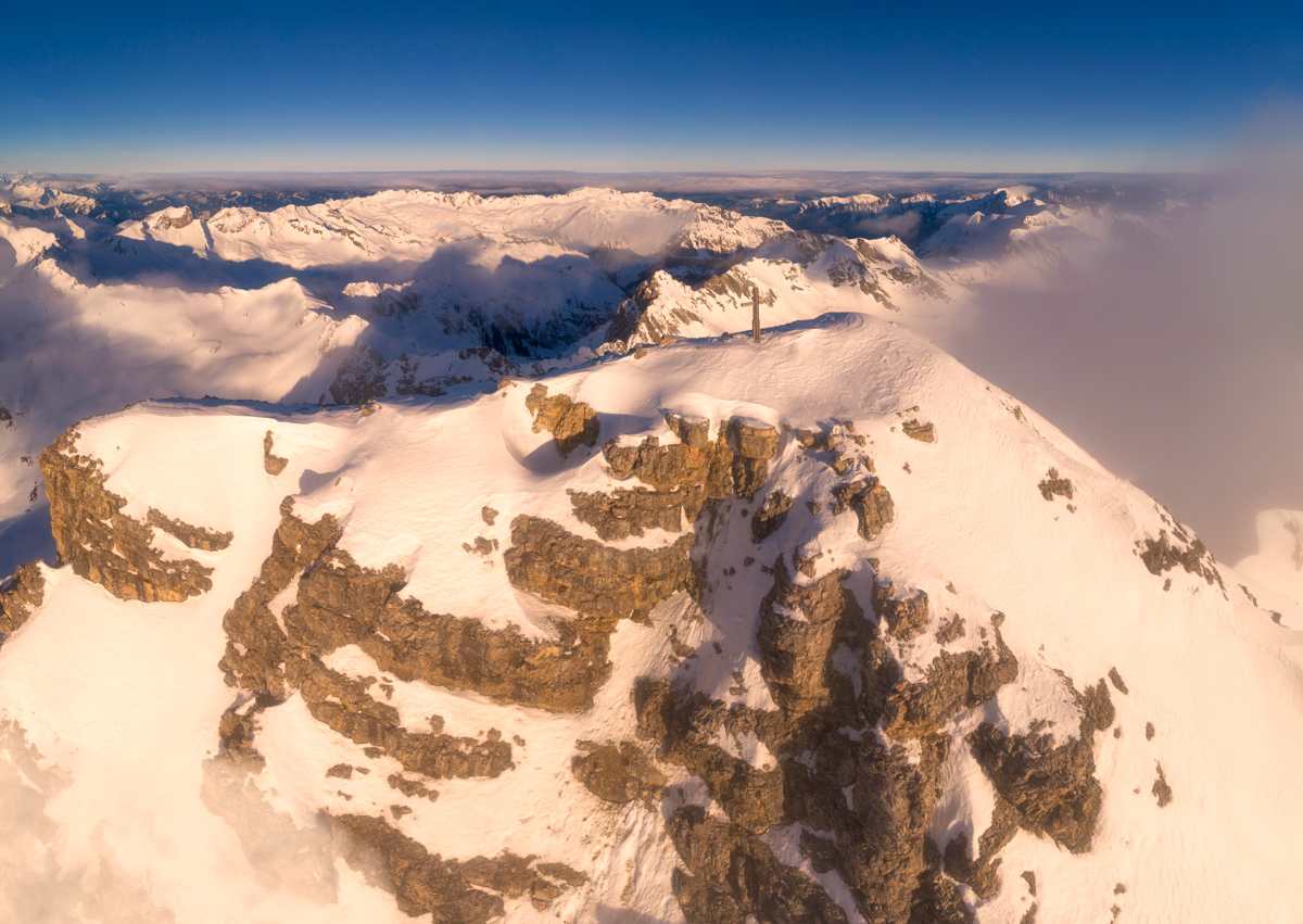 Hinterstein, Giebel und Schneck mit Gipfelkreuz, Winterliches Hochvogel-Panorama - Landschaftsfotografie Allgäu