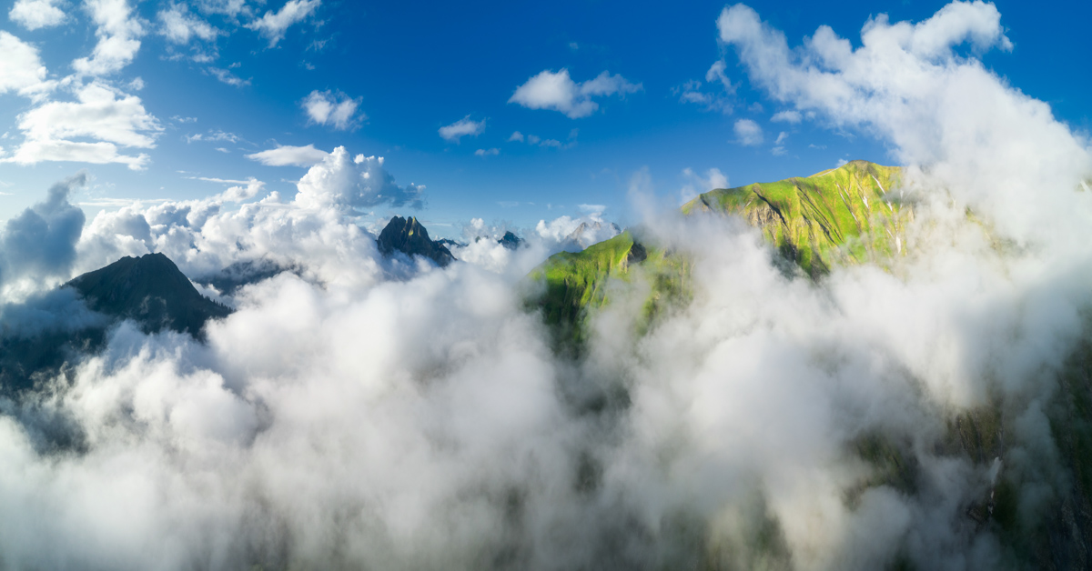 Oberstdorf, Höfats in den Wolken, Sommerliche Gipfelwelt über dem Nebel - Landschaftsfotografie Allgäu