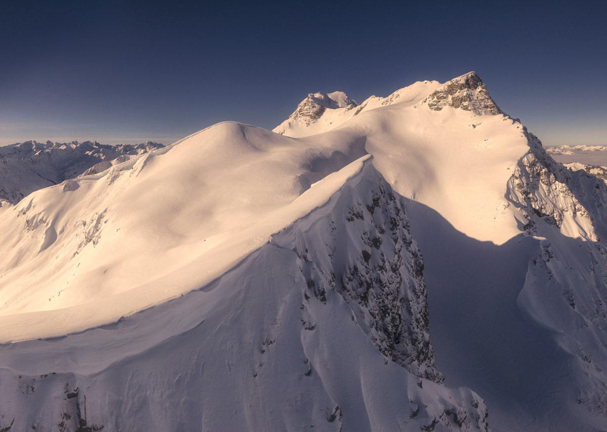 Hinterstein Hochalpen, Verschneite Gipfel von Giebel und Schneck im warmen Nachmittagslicht, Winterglanz - Bergfotografie