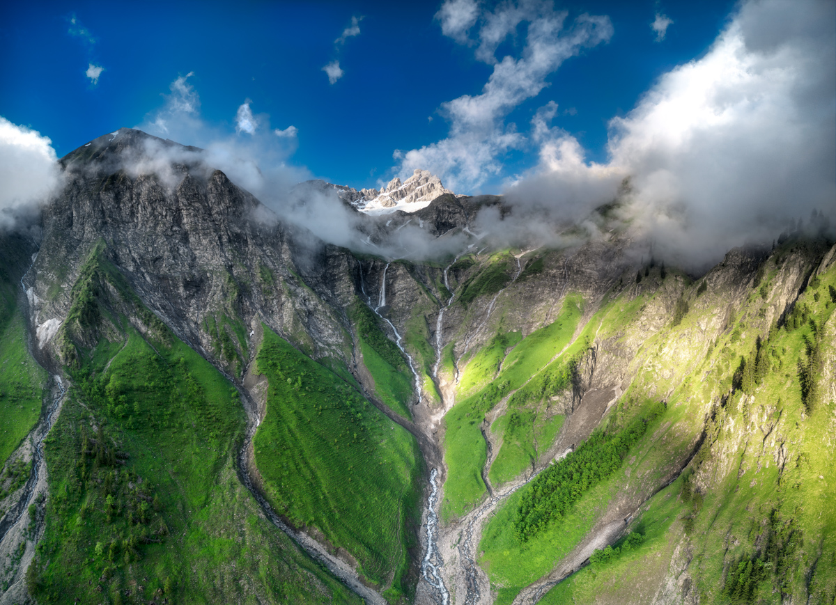 Oberstdorf, Krottenkopf mit Wasserfällen und Hirnenalpe, Sommergrün in den Allgäuer Hochalpen - Landschaftsfotografie Allgäu