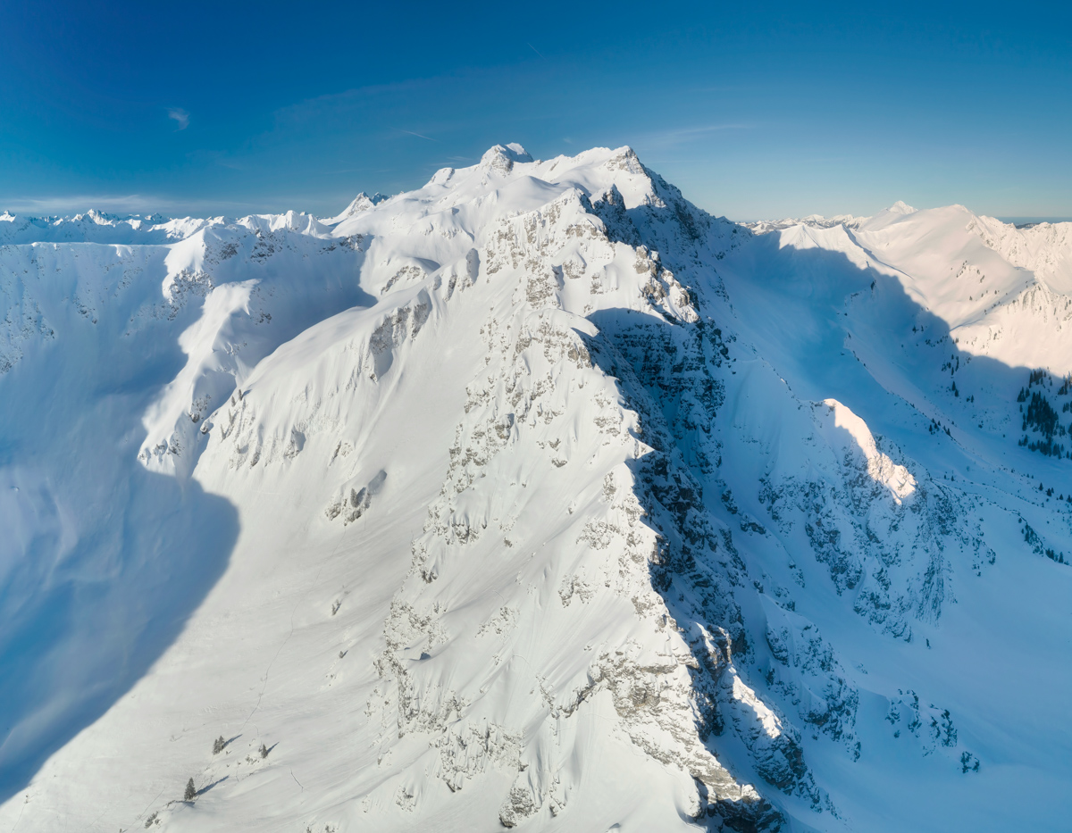 Hinterstein, Pfannenhölzer-Grat am Hindelanger Klettersteig, Schneewelt über dem Tal - Landschaftsfotografie Allgäu