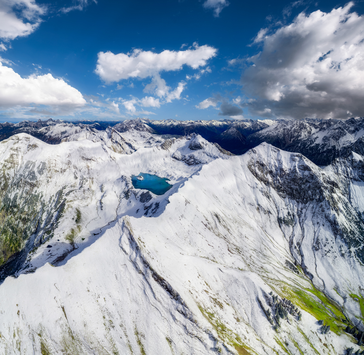 Hinterstein, Schrecksee mit Ponten und Bschießer im ersten Schnee, Türkiser Bergsee - Landschaftsfotografie Allgäu