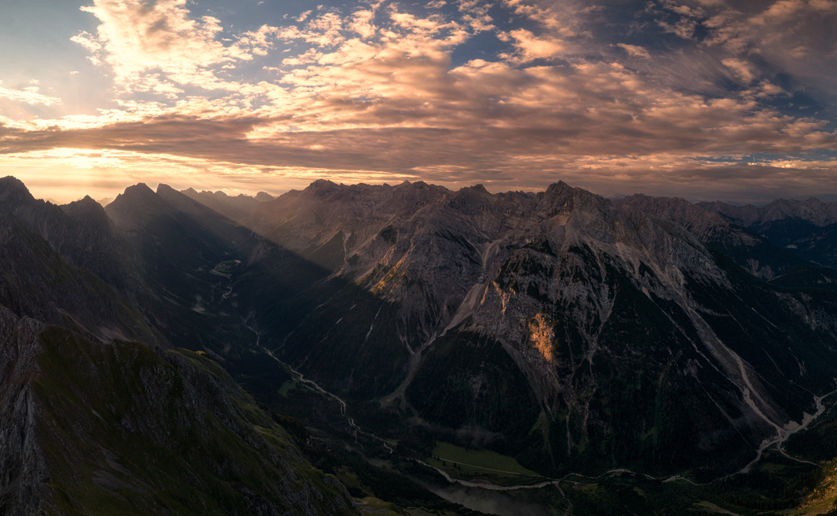 Mittenwald, Sonnenaufgang über dem Karwendel, Bergpanorama - Bergfotografie Bayern