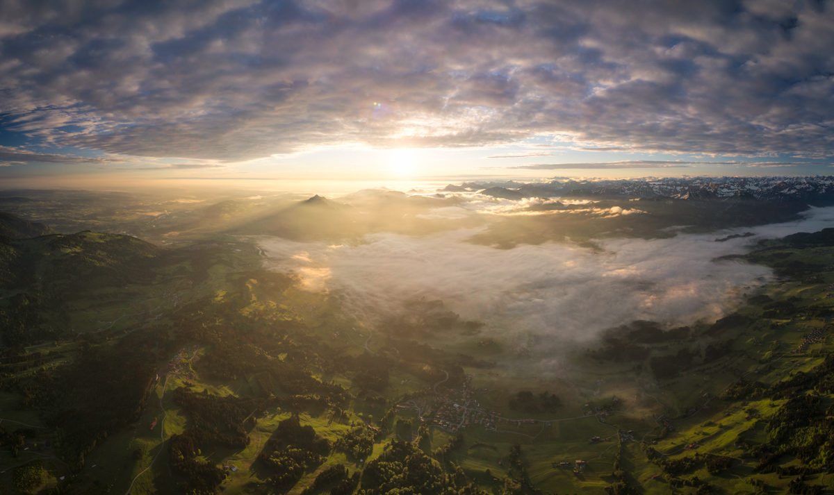 Sonthofen, Wolkenmeer am Grünten, Sonnenstrahlen über Rettenberg - Landschaftsfotografie Oberallgäu
