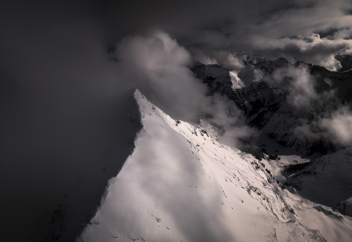 Hinterstein, Giebel im Winterschneesturm, Verschneiter Gipfelgrat - Landschaftsfotografie Allgäu