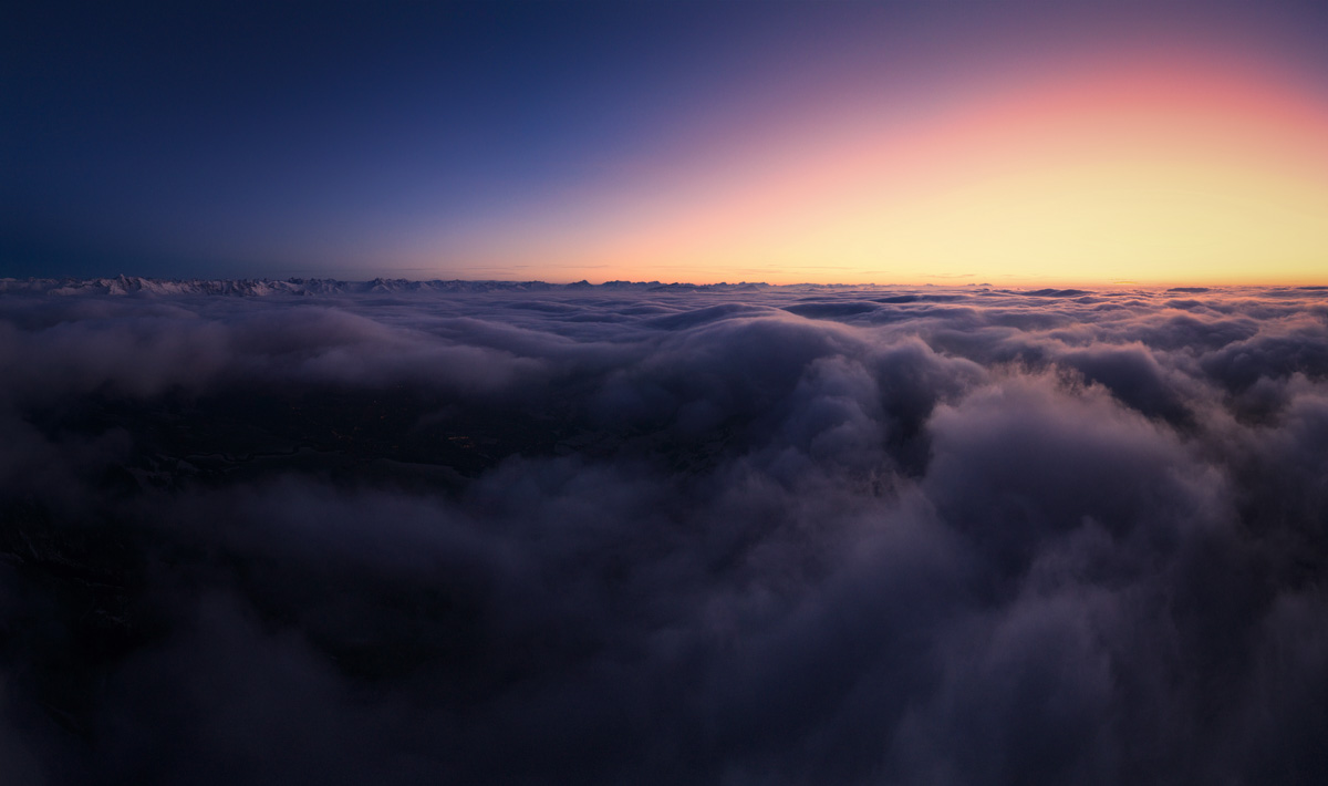 Oberallgäu, Endloses Wolkenmeer im rosa-violetten Sonnenuntergang über den Alpen, Abendstimmung - Landschaftsfotografie
