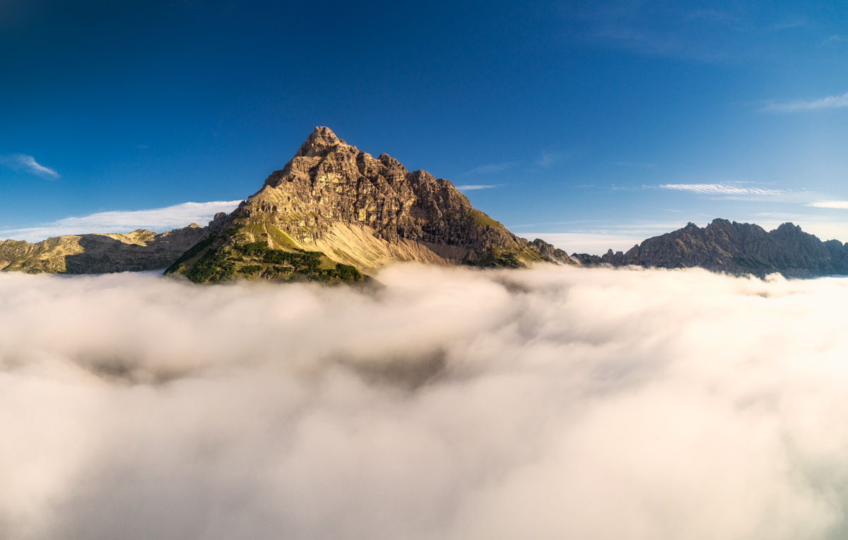Hinterstein, Berggipfel über dem Nebelmeer, Sommer - Landschaftsfotografie Allgäu