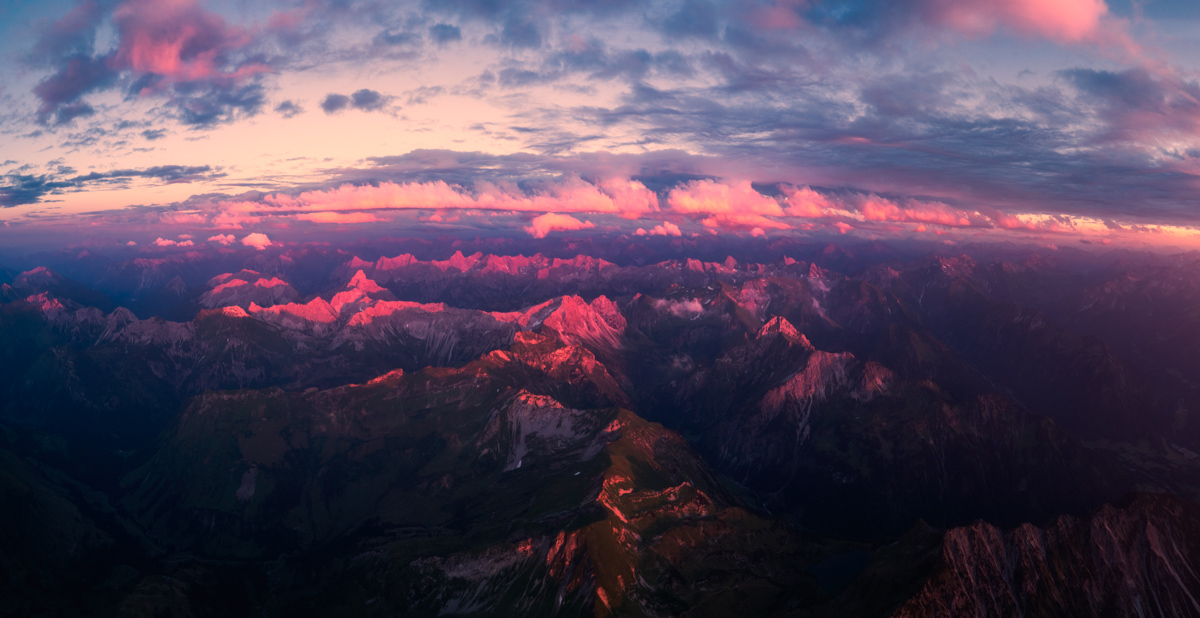 Oberstdorf, Alpenglühen über endloser Bergkette, Sonnenuntergang - Landschaftsfotografie Allgäu