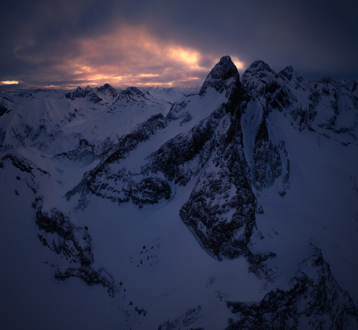 Oberstdorf, Trettach-Hochalpen in der Winterdämmerung, Krottenkopf und Mädelegabel - Landschaftsfotografie Allgäu