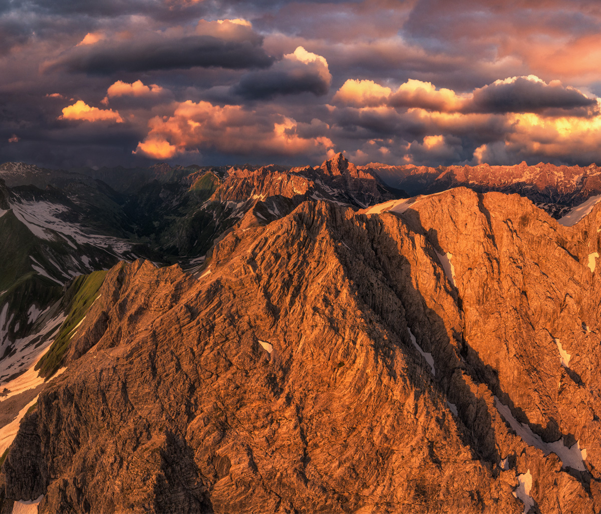 Hinterstein, Alpenglühen über Schneck, Großer Wilder und Hochvogel im Frühling, Dramatische Abendstimmung - Bergfotografie
