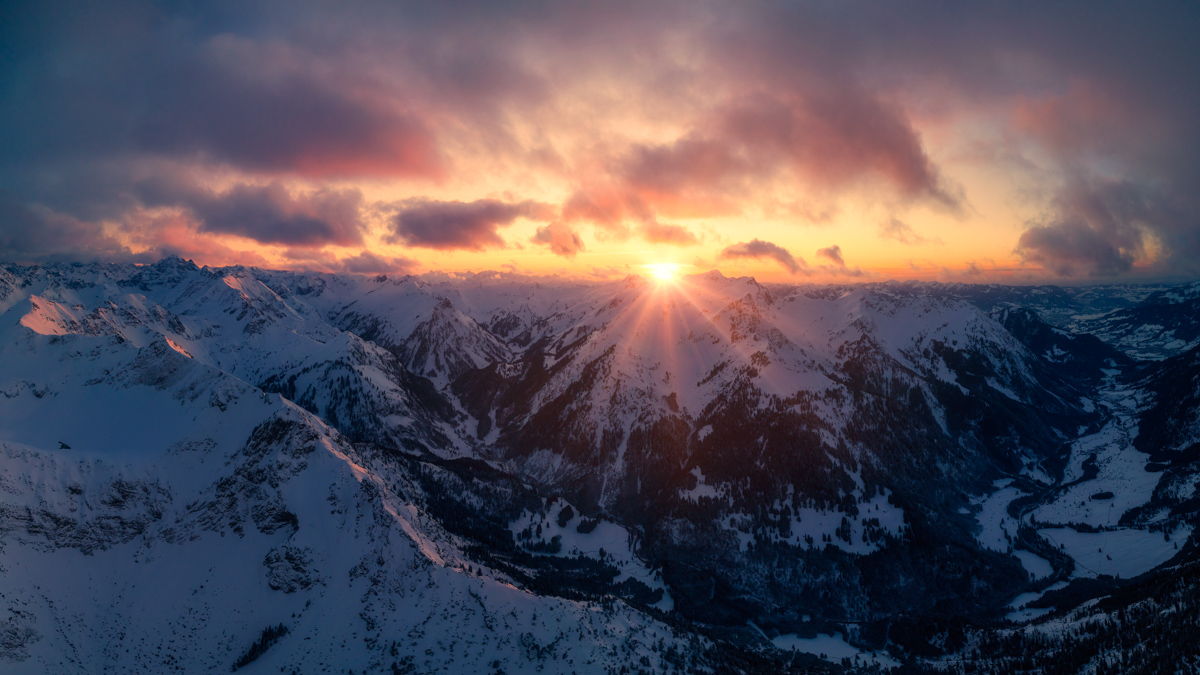 Hinterstein, Winterlicher Sonnenuntergang über dem Hochvogel, Sonnenstern - Landschaftsfotografie Allgäu