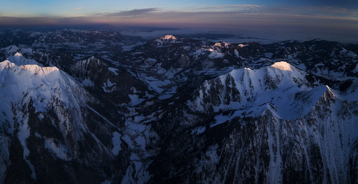 Hinterstein, Ponten und Bschießer in der Winterdämmerung, Dunkle Bergsilhouetten - Bergfotografie Allgäu