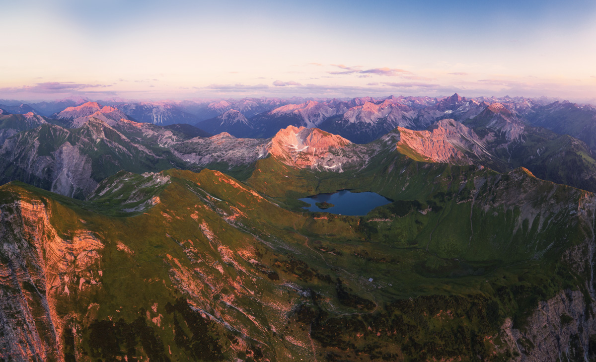 Hinterstein, Schrecksee im Alpenglühen bei Sonnenuntergang, Hochgebirgspanorama - Bergfotografie Allgäu