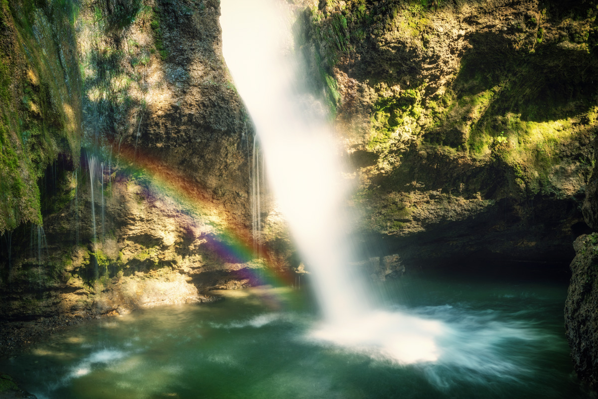 Hinang, Hinanger Wasserfälle mit Regenbogen in der Felsschlucht, Naturwunder - Naturfotografie Allgäu