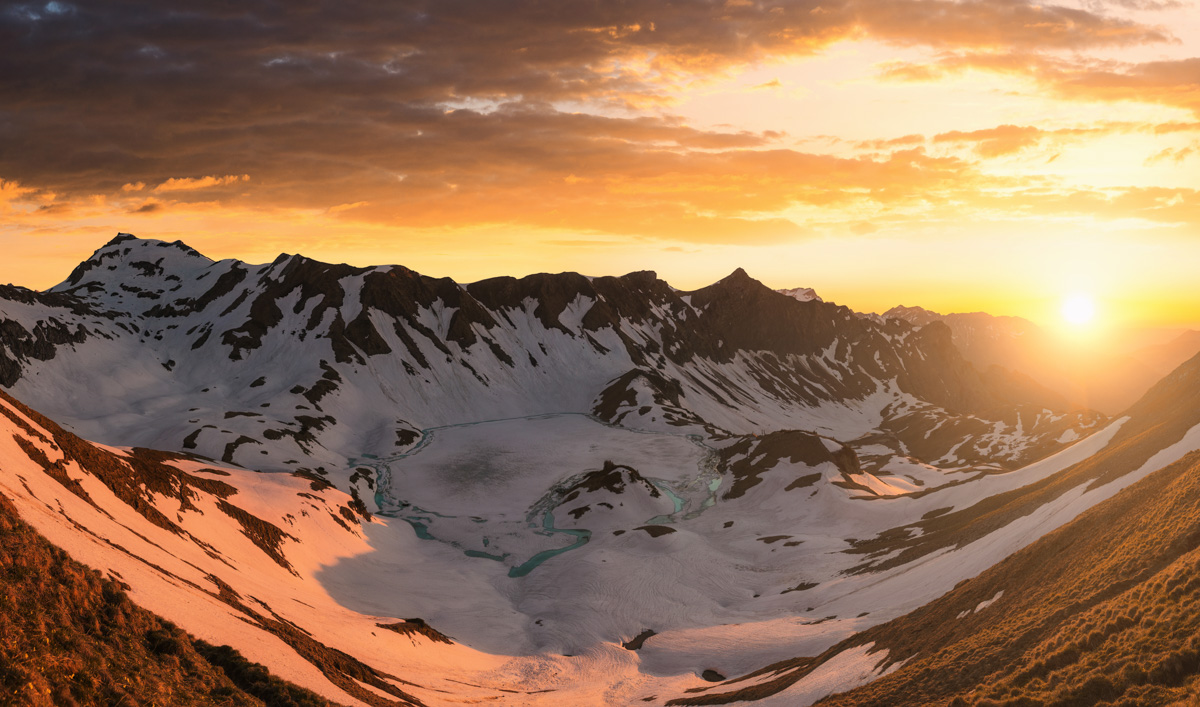 Schrecksee bei Sonnenuntergang, Dramatischer Frühling mit Schnee und orangem Alpenglühen, Majestätische
