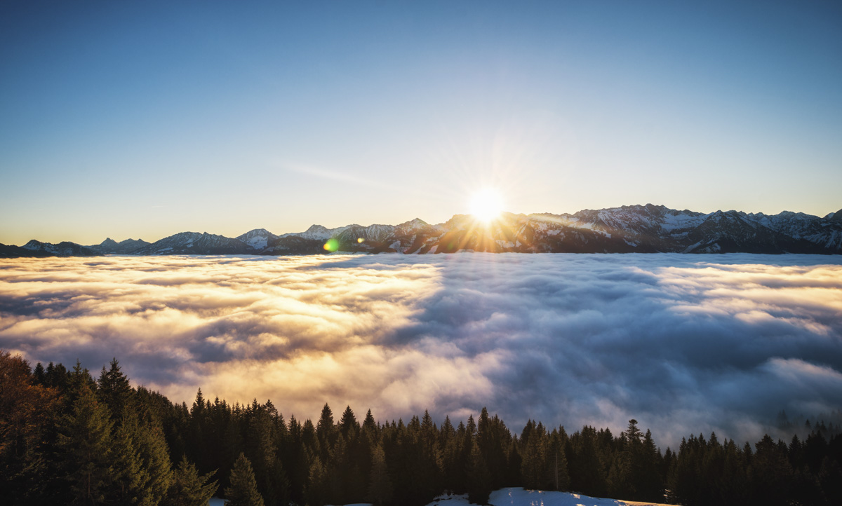 Ofterschwang, Sonnenaufgang über dem Nebelmeer am Ofterschwanger Horn bei Gunzesried, Wolkenmeer - Bergfotografie Allgäu
