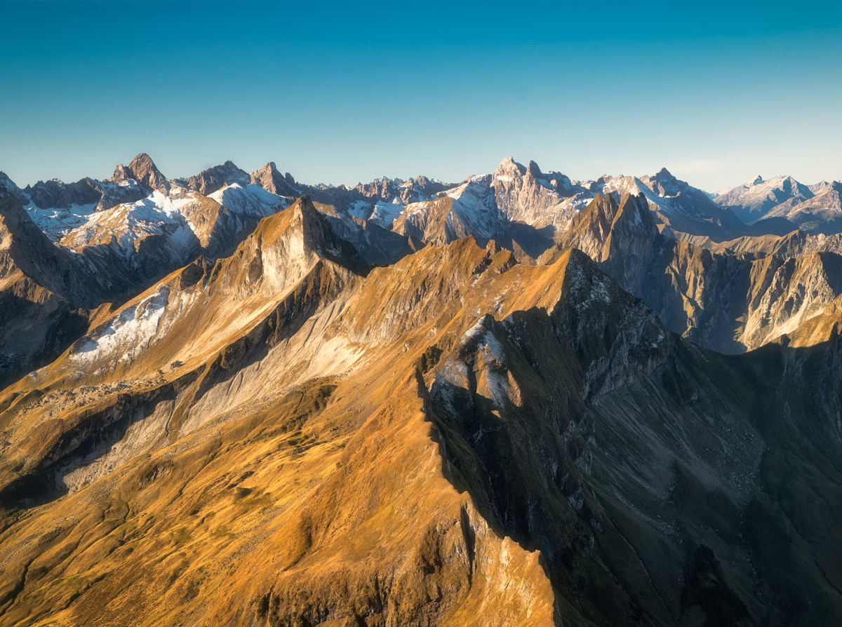 Hinterstein, Herbstliche Bergkette von Schneck bis Hochvogel, Goldene Stunde - Landschaftsfotografie Allgäu