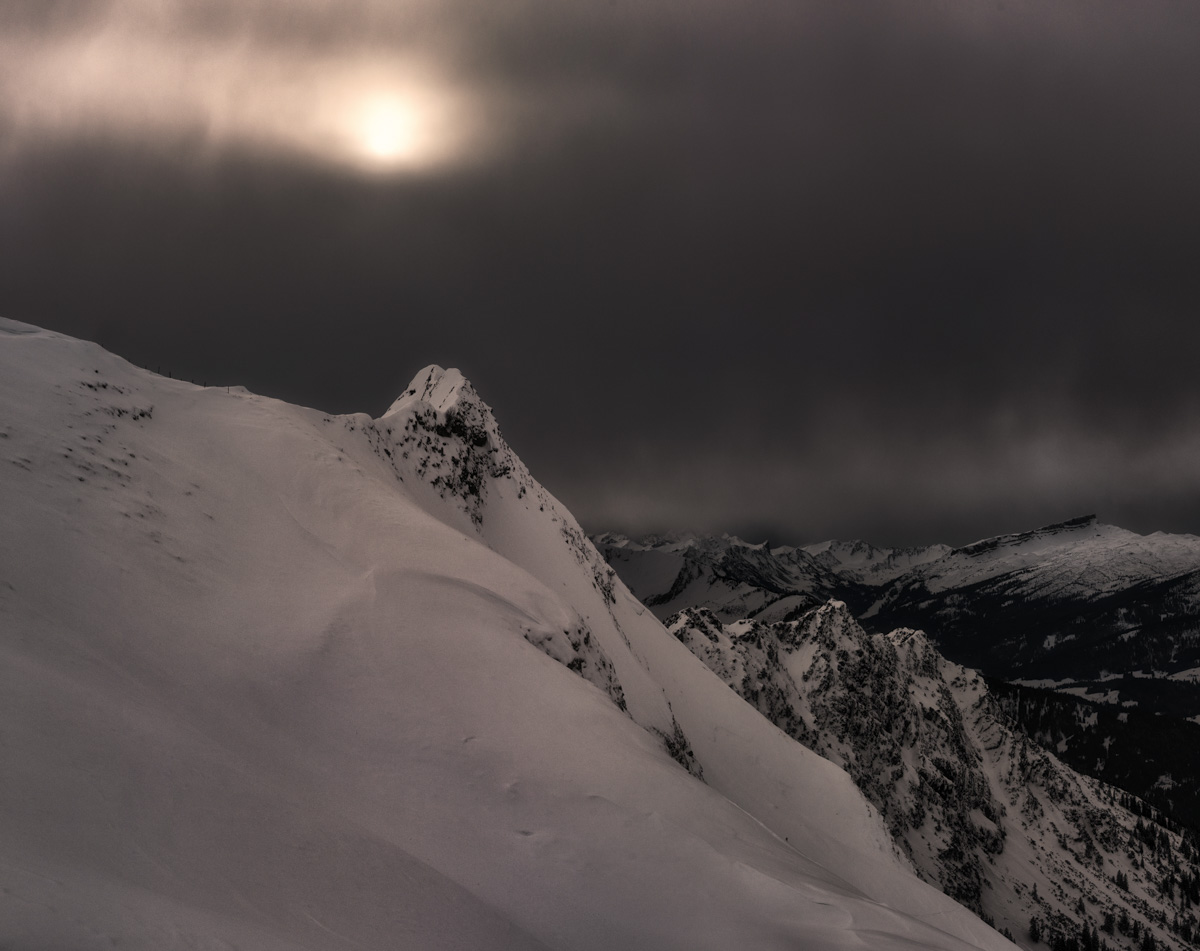 Nebelhorn, Verschneiter Berggrat, Dramatische Winterstimmung - Landschaftsfotografie Oberstdorf