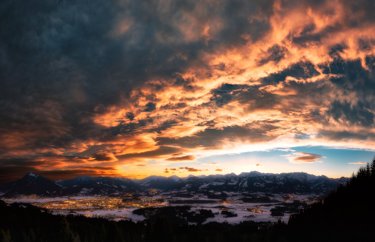 Grünten, Dramatischer Winterhimmel über dem Oberallgäu, Abendrot - Landschaftsfotografie Allgäu