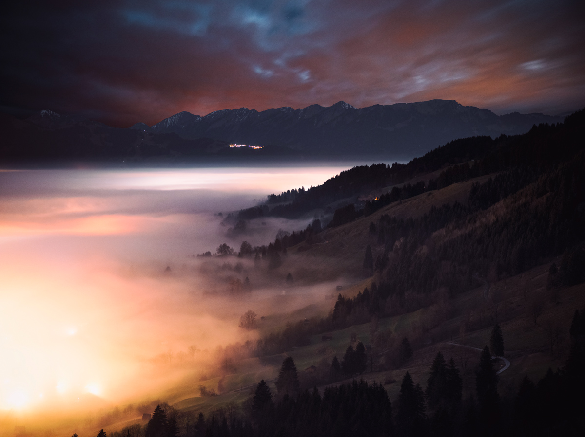 Hindelang, Nebel im Talkessel bei Nacht, Lichtstimmung - Landschaftsfotografie Oberallgäu