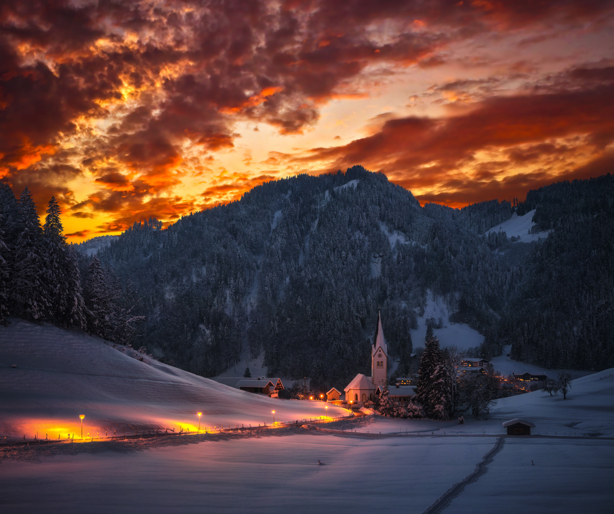 Tiefenbach, Verschneite Bergkapelle, Winterabendrot - Landschaftsfotografie Oberallgäu