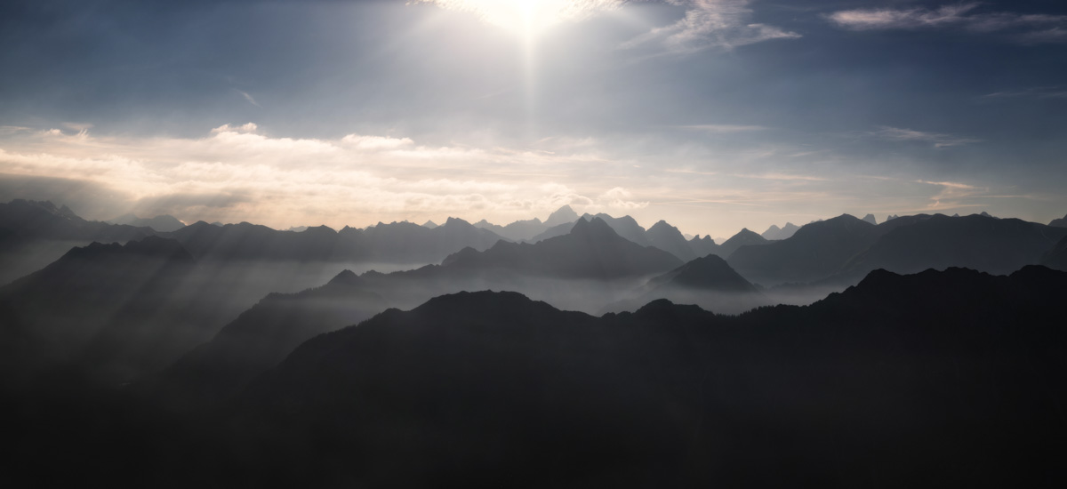 Oberstdorf, Nebelmeer über gestaffelten Bergketten, Sommermorgen - Landschaftsfotografie Oberallgäu