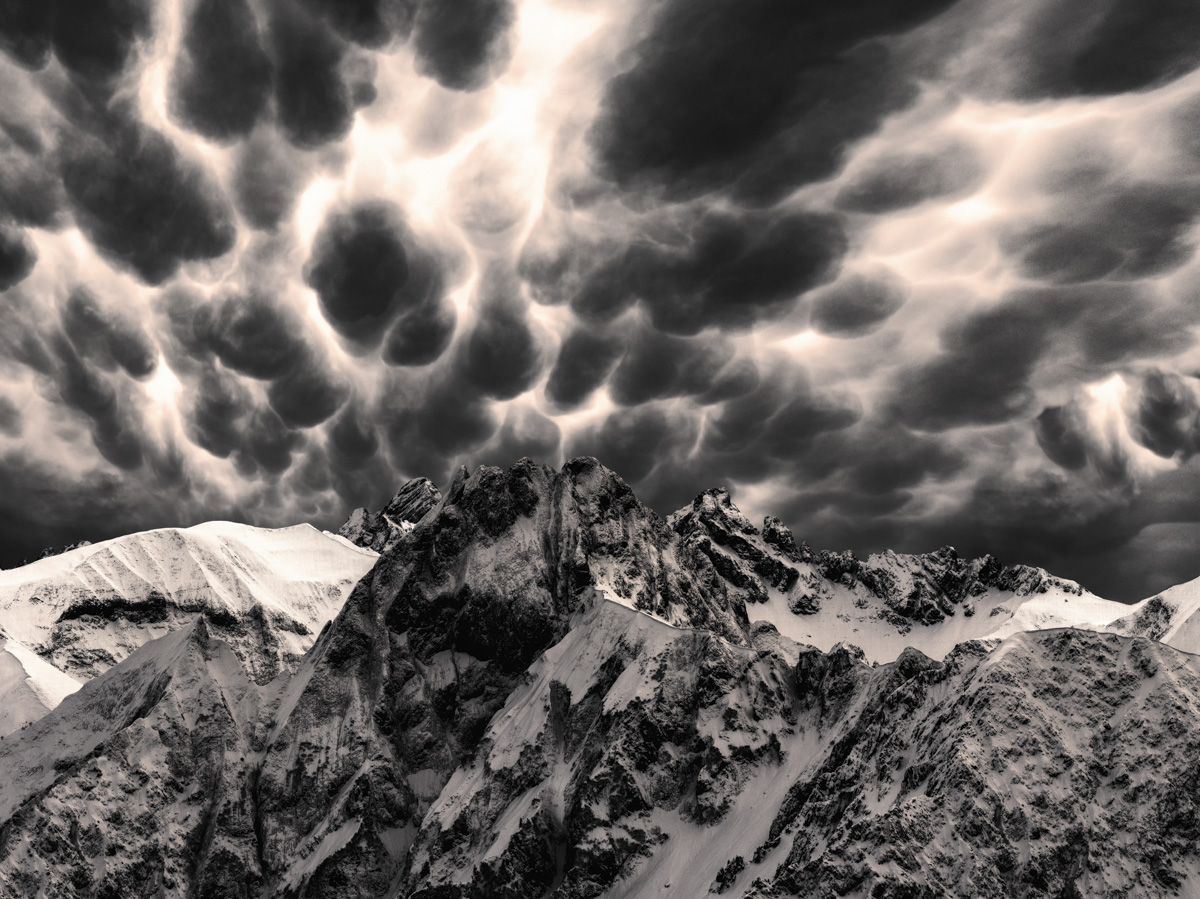 Höfats, Mammatuswolken über verschneiten Gipfeln, Winterdrama - Bergfotografie Oberstdorf