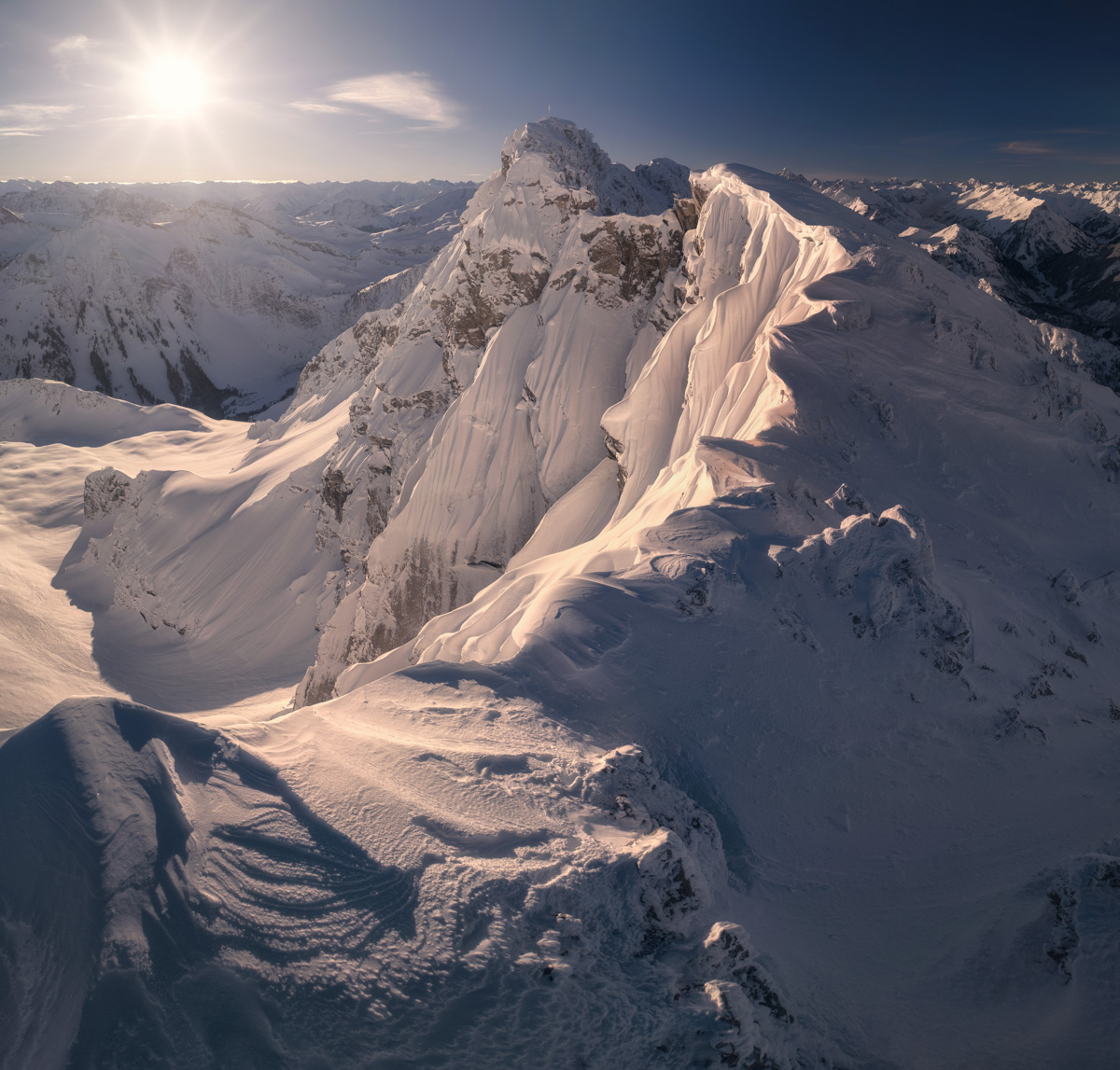 Rauhorn, Verschneiter Gipfel im Sonnenlicht, Winterpracht - Bergfotografie Hinterstein