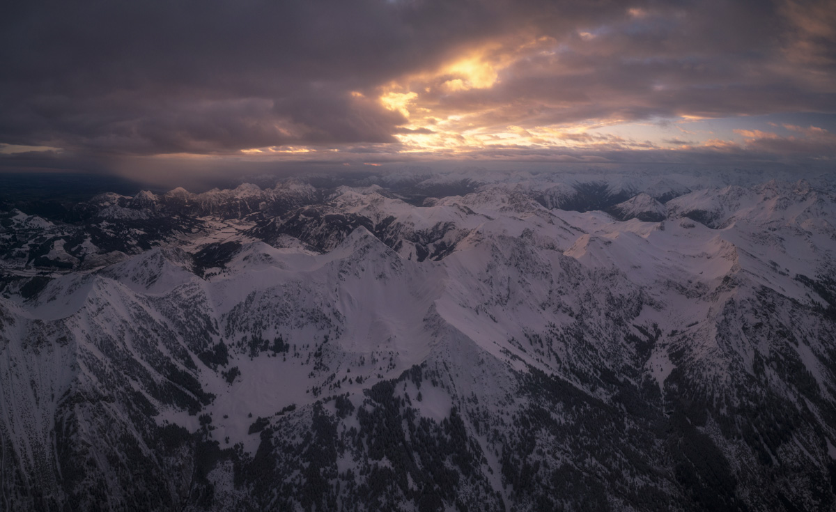 Ponten und Bschießer, Verschneites Winterpanorama bei Sonnenuntergang, Bergfotografie Allgäu