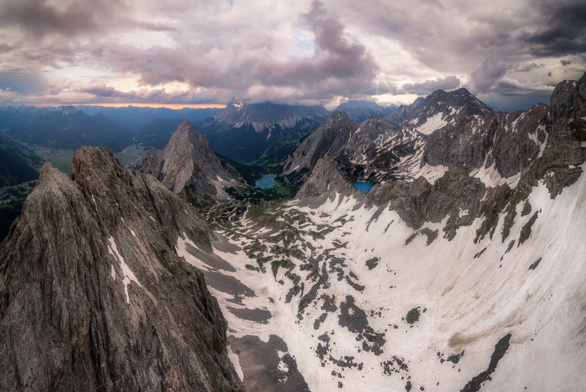 Lechtal, Felstürme und Bergsee, Verschneite Hochalpen unter Wolken - Landschaftsfotografie Tirol