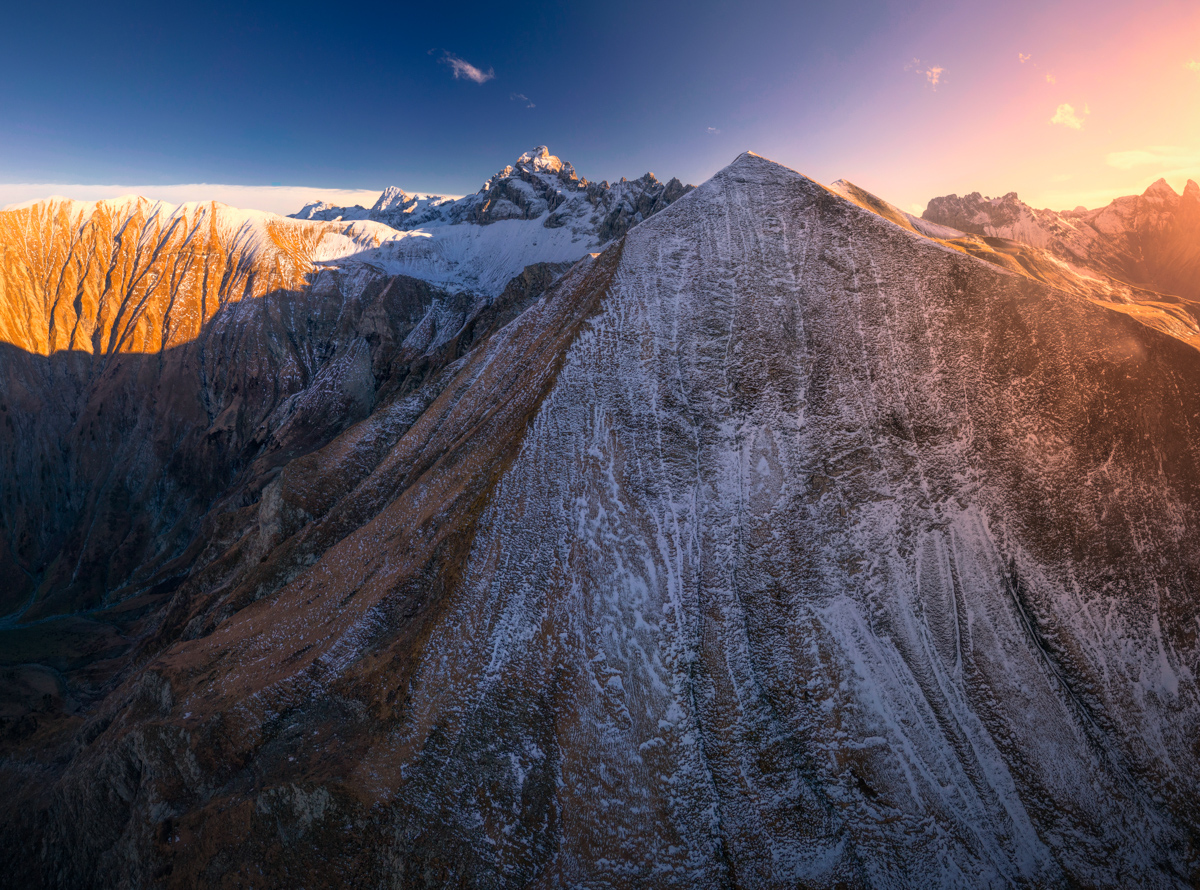 Oberstdorf, Höfats im Herbst-Alpenglühen, Kahle Bergflanken im goldenen Sonnenuntergang - Landschaftsfotografie Allgäu