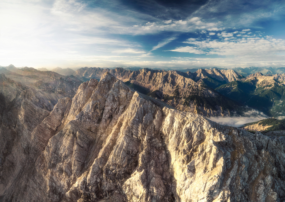 Lechtal, Kalksteinwände im warmen Sommerlicht, Weites Hochalpenpanorama - Landschaftsfotografie Tirol