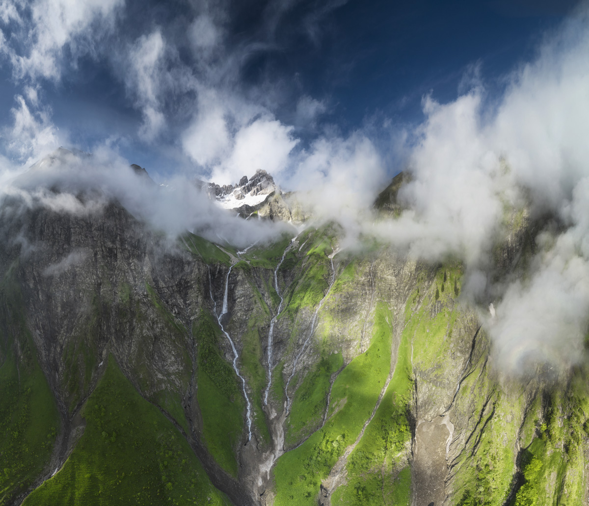 Höfats und Krottenkopf, Wasserfälle und Wolken im Herbstlicht, Luftaufnahme - Bergfotografie Allgäu