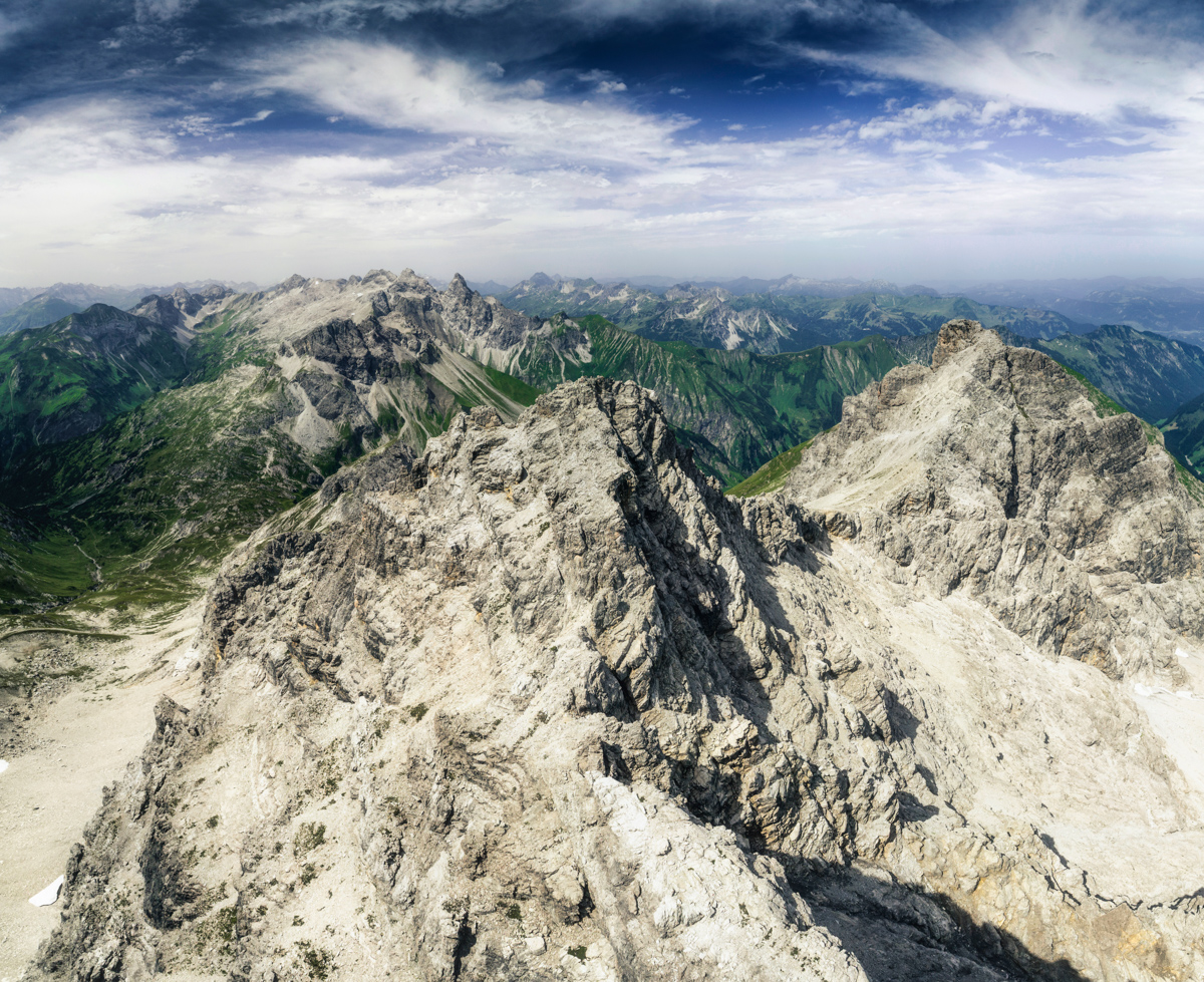 Lechtal, Kalksteingrat der Hochalpen, Schroffe Felskanten über dem Alpenpanorama - Landschaftsfotografie Tirol
