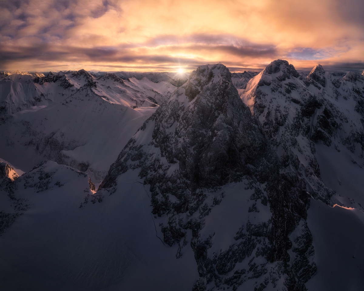 Oberstdorf, Hochfrott und Mädelegabel, Sonnenuntergang hinter verschneiten Felsgipfeln - Landschaftsfotografie Allgäu