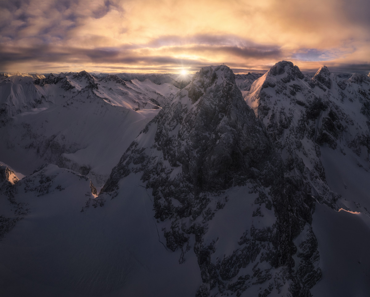 Trettach und Mädelegabel, Sonnenuntergang hinter verschneiten Felsgipfeln, Bergfotografie Allgäu