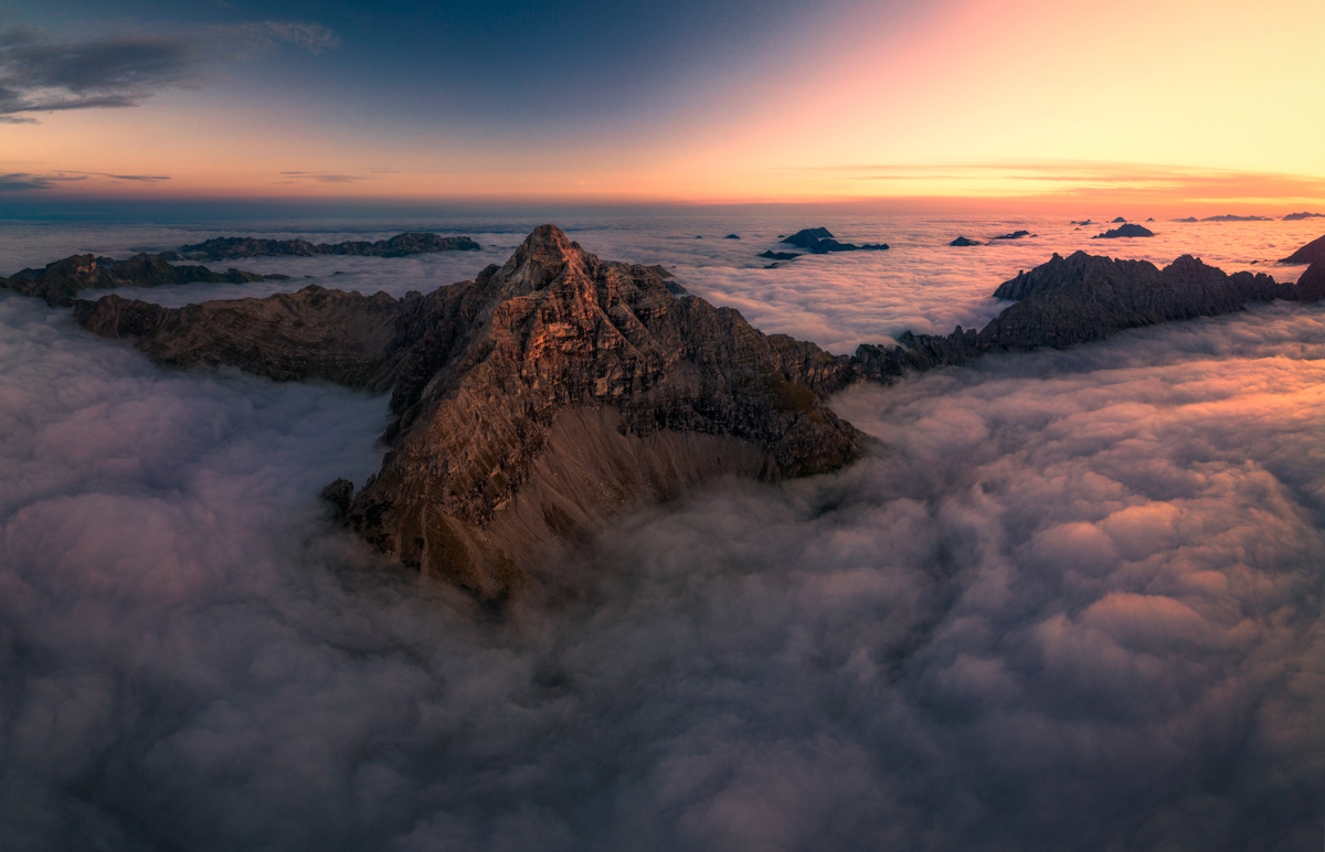 Hinterstein, Hochvogel im Nebelmeer bei Sonnenuntergang, Alpenglühen über den Wolken - Landschaftsfotografie Allgäu