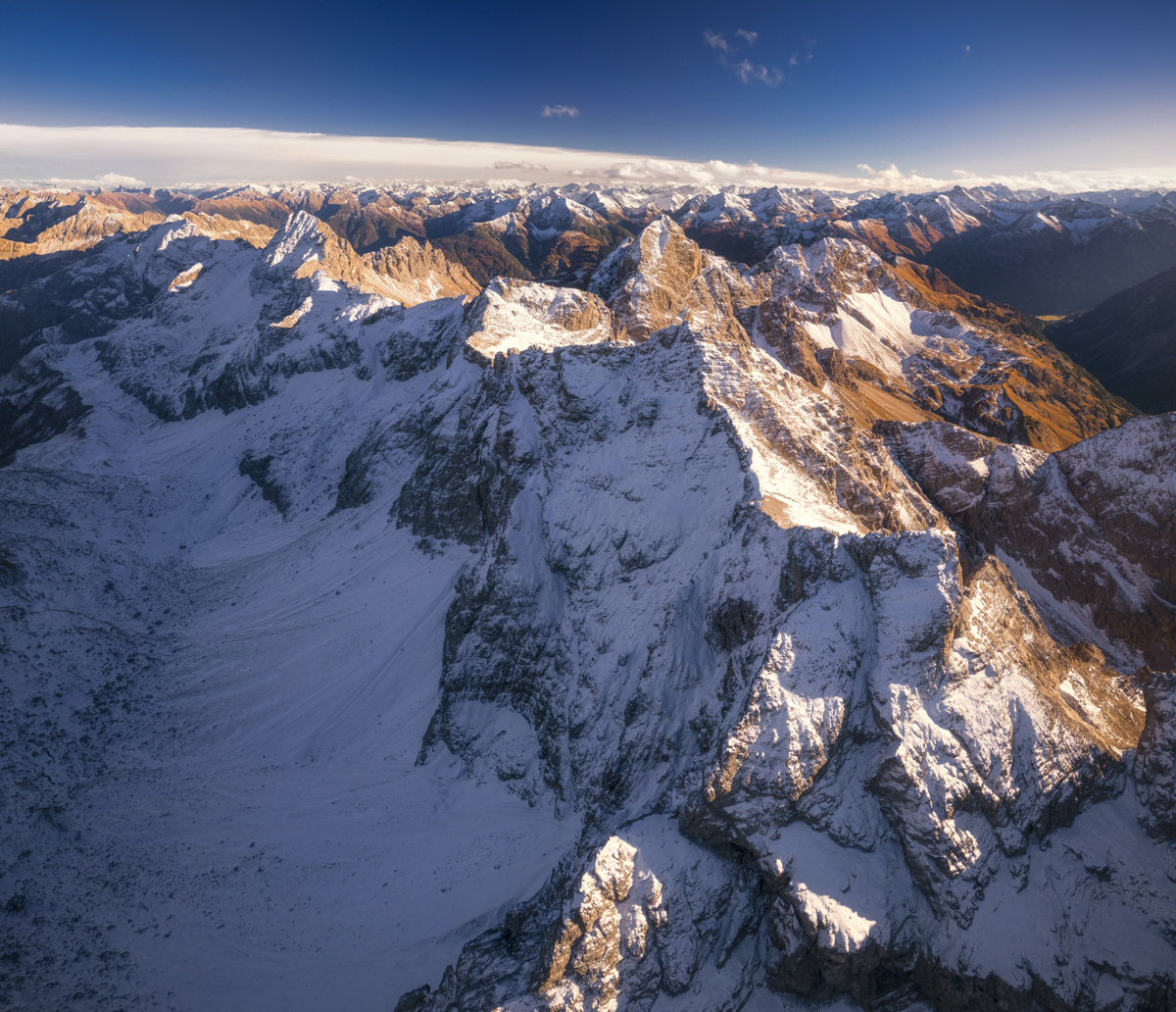 Krottenkopf Winter, Verschneiter Gipfel über Oberstdorf, Strahlend weißes Bergpanorama - Bergfotografie Allgäu