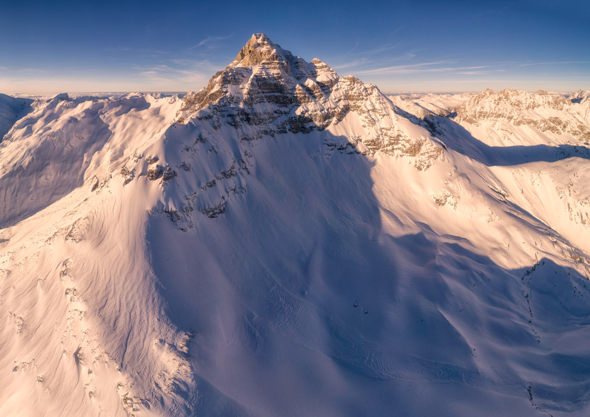Hinterstein, Hochvogel als majestätische Schneepyramide, Winterporträt des höchsten Allgäuer Gipfels - Landschaftsfotografie