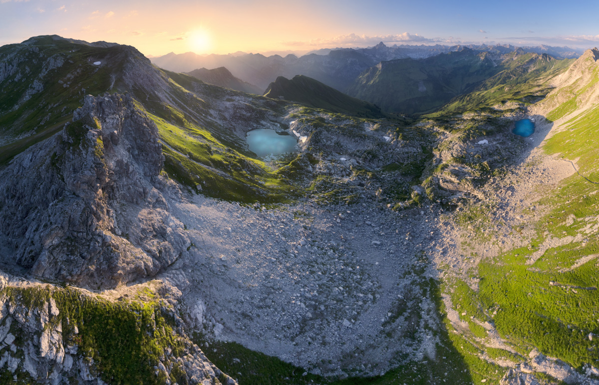 Laufbichel-See Sonnenaufgang, Zwei türkise Bergseen im Allgäuer Sommer, Grüne Hochalpen im Morgenlicht - Bergfotografie