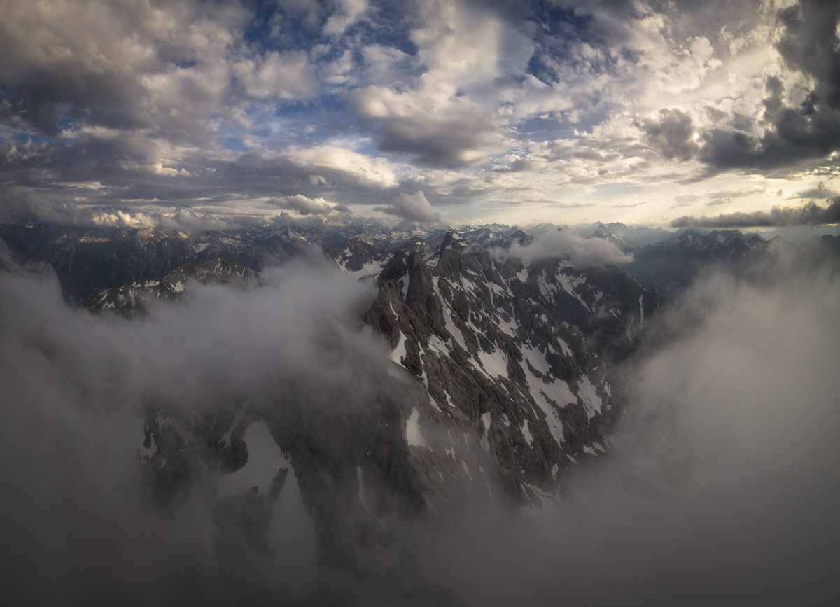 Tiroler Lechtal bei Fernpass und Hahntenjoch, Dramatische Wolken um Hochalpengipfel im Sommer, Gewitterstimmung