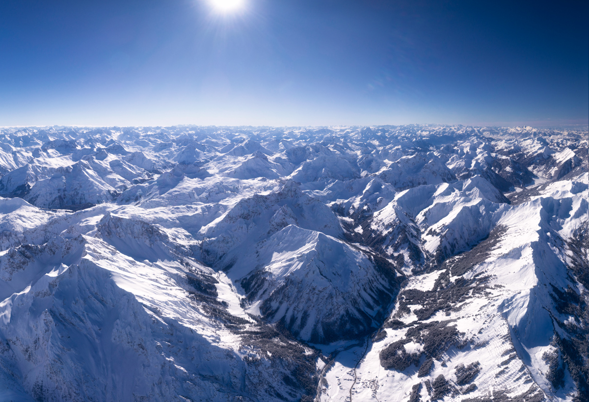 Kleinwalsertal, Verschneite Alpenwelt am Widderstein, Winterpanorama über den Allgäuer Alpen - Landschaftsfotografie