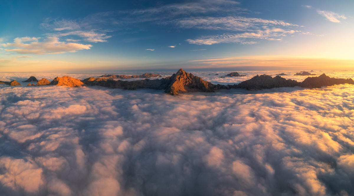 Hinterstein, Gipfel im Wolkenmeer bei Sonnenaufgang, Goldenes Alpenglühen über den Allgäuer Alpen - Landschaftsfotografie
