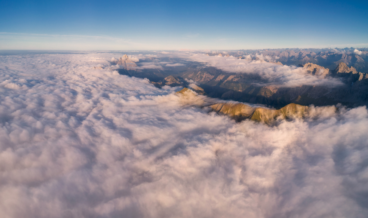 Oberstdorf, Höfats und Krottenkopf über dem Herbstnebel, Allgäuer Gipfel im Wolkenmeer - Landschaftsfotografie Allgäu