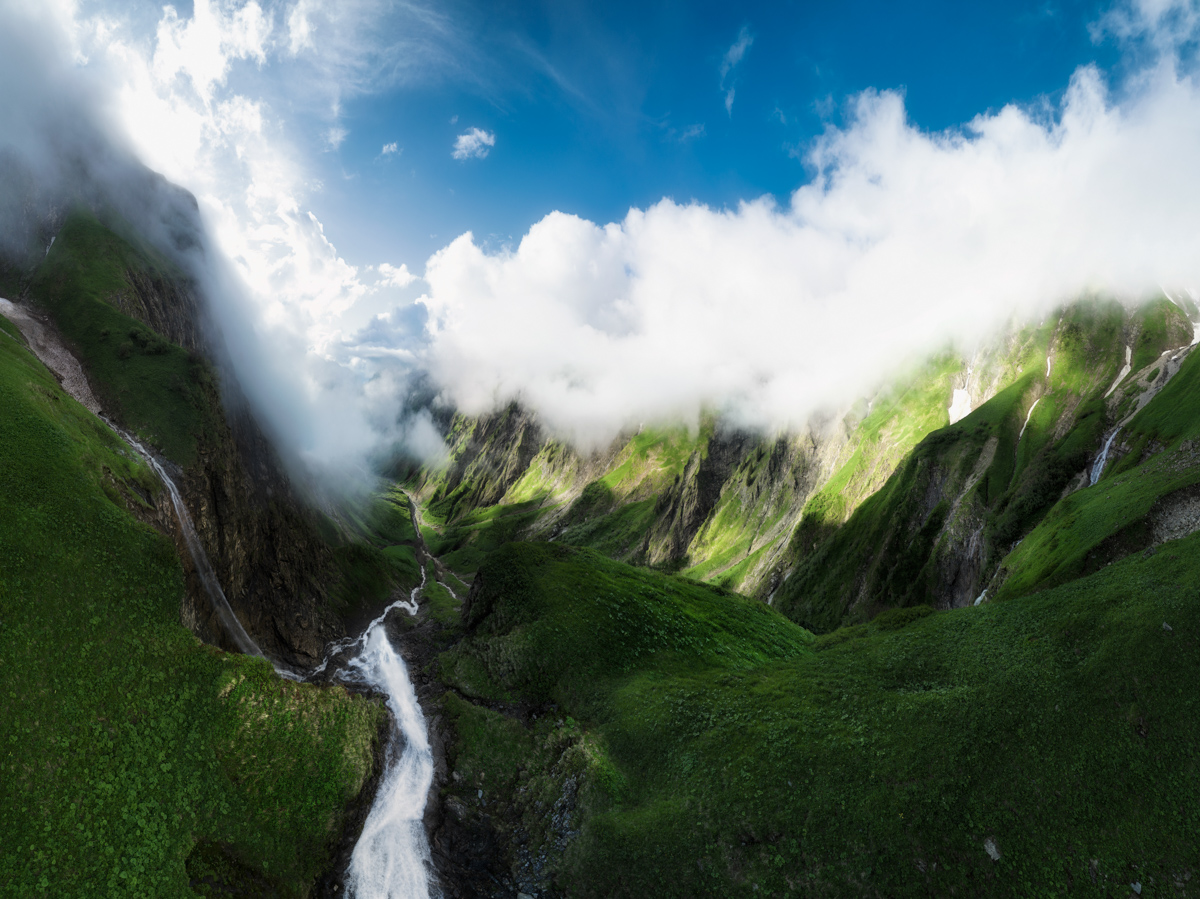 Oberstdorf, Bergbach-Wasserfall in grüner Schlucht, Sommer - Naturfotografie Oberallgäu