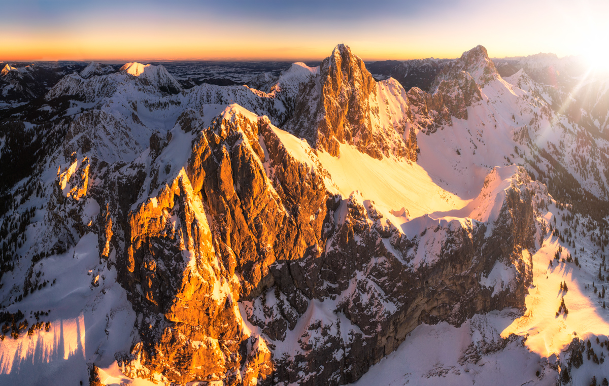 Lechtal, Alpenglühen an Gimpel und Rotflüh, Goldener Wintersonnenaufgang - Bergfotografie Tirol