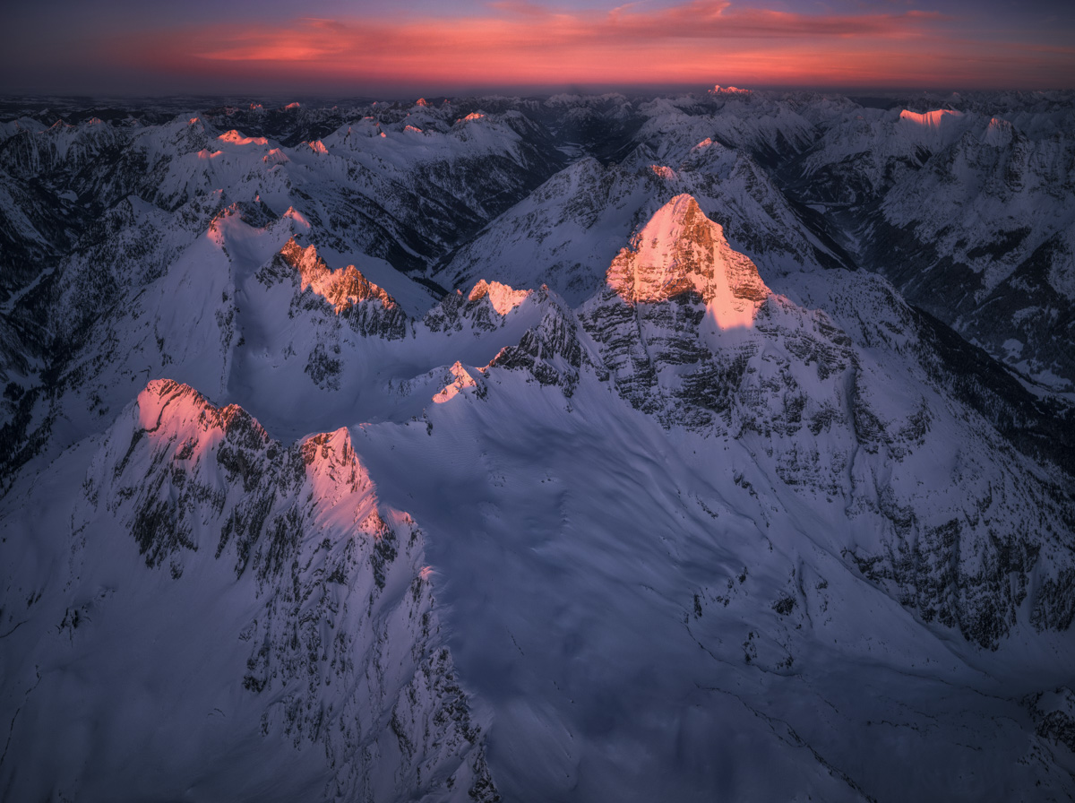 Hinterstein, Verschneiter Hochvogel im Abendrot, Winterliches Alpenpanorama im Oberallgäu - Landschaftsfotografie Allgäu