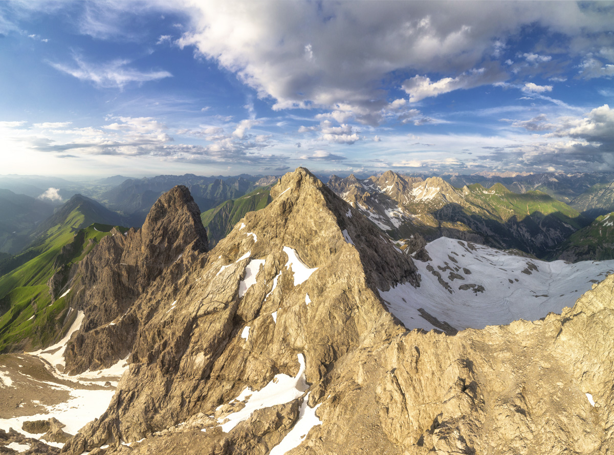 Hochfrott und Mädelegabel im Frühling, Trettachtal und Stillachtal bei Oberstdorf, Gipfelpanorama - Bergfotografie Allgäuer