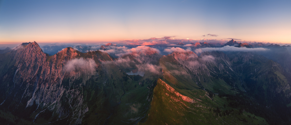 Schrecksee im Alpenglühen bei Hinterstein, Sonnenuntergang über dem Bergsee, Bergpanorama - Landschaftsfotografie Oberallgäu