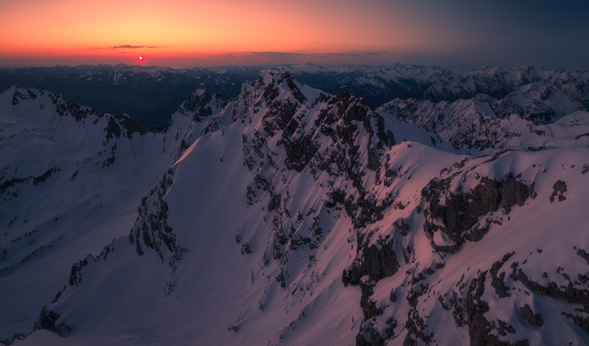 Winterliche Allgäuer Alpen bei Hinterstein, Verschneite Gipfel im Sonnenuntergang, Bergpanorama - Landschaftsfotografie
